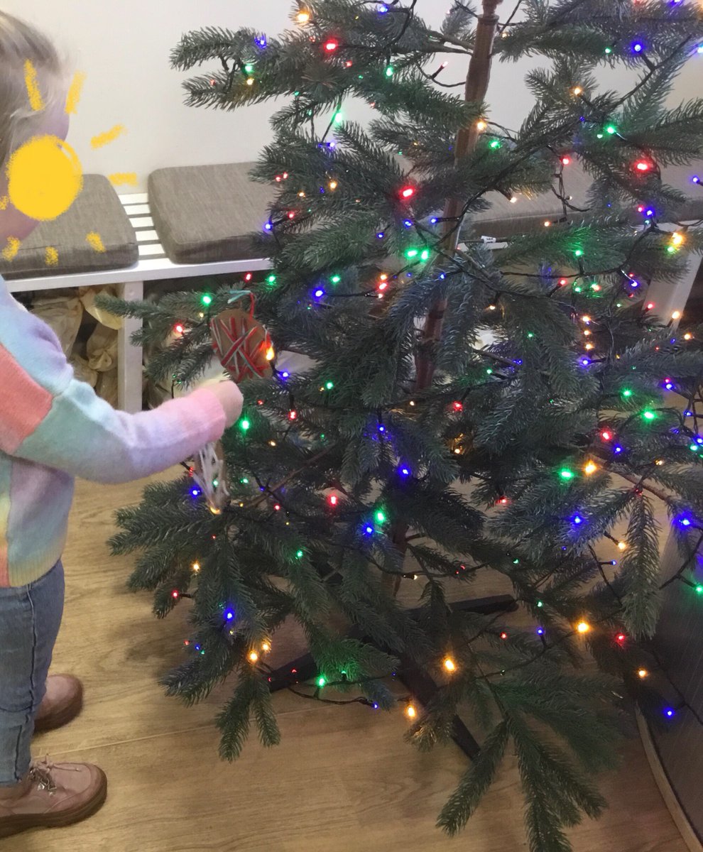 BalgreenNursery's tweet photo. The children took home some resources so that they could make a decoration with their families. Thank you everyone! Our trees look amazing, such wonderful creativity 🎄 https://t.co/iG16WAz1pF
