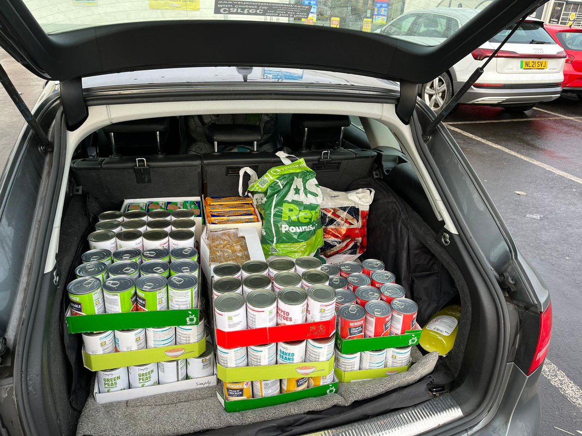 FOOD BANK THANKS

Thanks to all who donated to the food bank collection held, despite none of the collection games going ahead!

Special thanks to the first team players who collectively donated everything in this photo. What a group of lads, who get what the Stan is about 🖤🤍