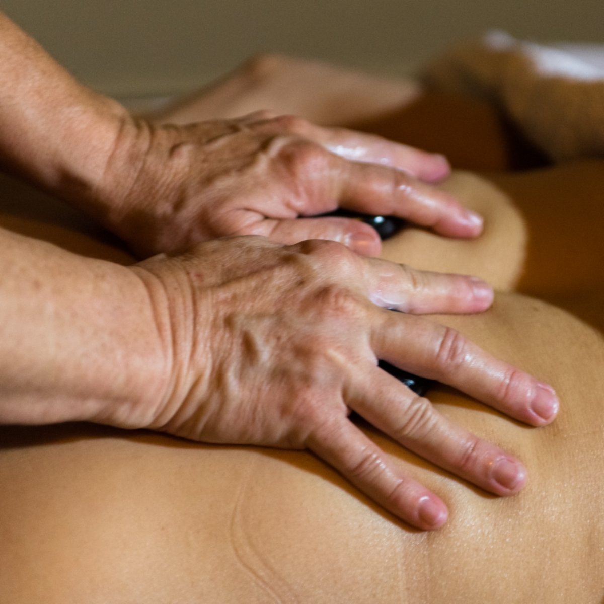 ETMSarasota's tweet photo. Leave your worries at the door -- we'll make sure you feel relaxed, refreshed, and rejuvenated in no time. https://t.co/NCalW6BYhE