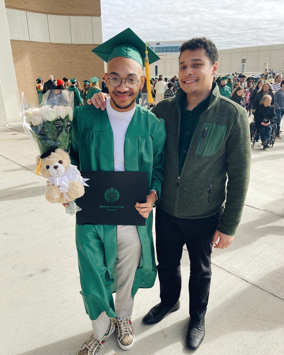 fkatyler's tweet photo. this is my final day of 24 and im graduated 🎓💚 #unt22 https://t.co/stuuzJCoVw