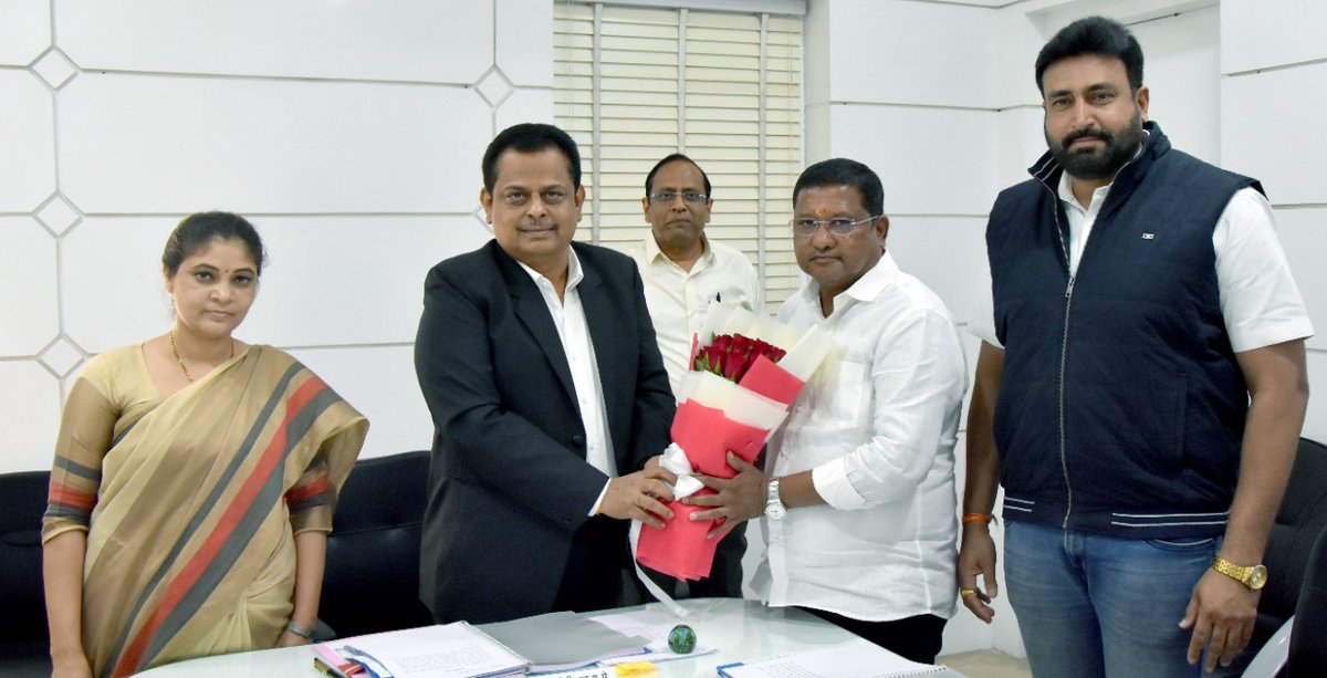 suryawanshi_ias's tweet photo. Welcomed South Nagpur MLA Shri @MohanMateBJP as he joined @Nitngp board of trustees.
#nagpur | #नागपूर | #mohanmate | #nagpurimprovementtrust https://t.co/t91F7DUvUD