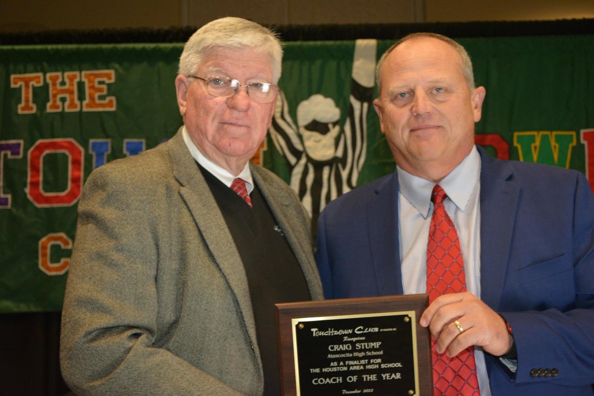 Congrats to <a href="/AHSEagleFB/">Atascocita High School Football</a> DL <a href="/Samu4T/">Samu Taumanupepe ✌︎</a> for being a finalist for the <a href="/HoustonTDClub/">Houston TD Club</a> Def. POY and HC <a href="/craig_stump/">Craig Stump</a> for being a finalist for Houston TD Club Public School Coach of the Year. 

The two were honored Wednesday at a dinner. #txhsfb 

📸: Courtesy Houston TD Club