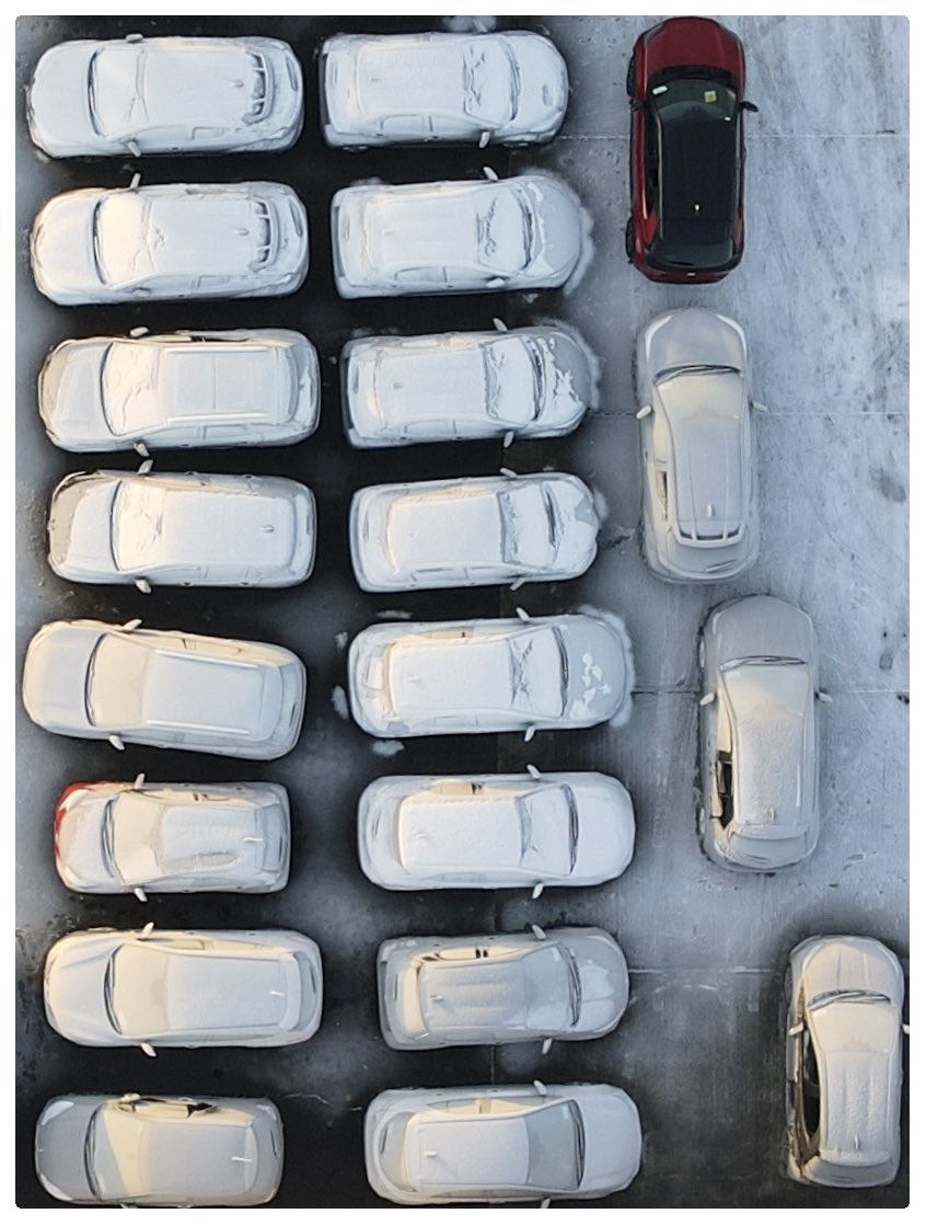 After the coldest night yet these parked cars bar one had a frosty night in Tuam. <a href="/MetEireann/">Met Éireann</a> <a href="/TuamHerald/">Tuam Herald</a>  #frostymorning #cars