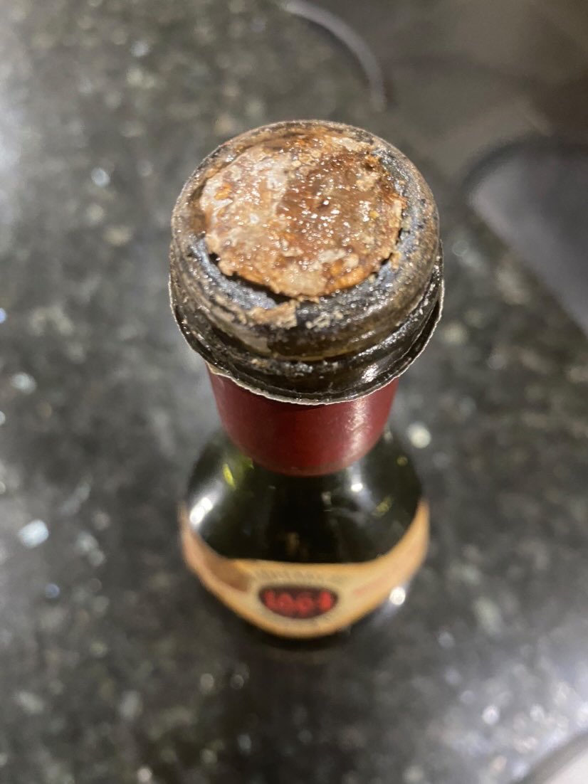 KawaiSusana's tweet photo. @mrtomfizz @donalde @wine_learn @wineworldnews @CambWineBlogger @jimofayr @jwalkermobile @savortheharvest @ArdenPaul4 @joefattorini @SteveKubota @frankstero @LizGabayMW This is a transfer from my IG follower David Montgomery. 1964 Beaujolais. Awful cork, utterly gorgeous wine.
#beaujolais not #taintedcork #cork or #screwcap https://t.co/b8k1nfuInH