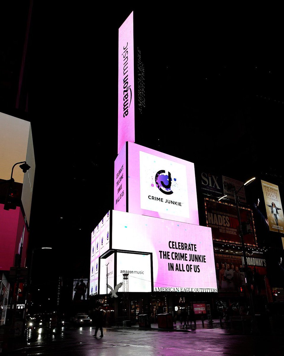 CrimeJunkiePod's tweet photo. “Hey Alexa, play Crime Junkie.” 😏

✨Times Square looks good on you, Crime Junkies. ✨

@PlayMorePods https://t.co/q932VdJ5cU