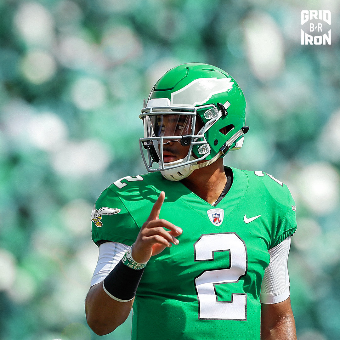PHLEaglesNation's tweet photo. Friendly Reminder: The best uniforms in sports are back next year. #Eagles 🦅 https://t.co/ytg7tRWxx0