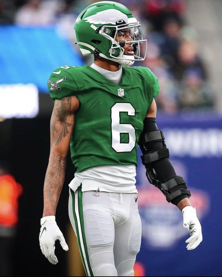 PHLEaglesNation's tweet photo. Friendly Reminder: The best uniforms in sports are back next year. #Eagles 🦅 https://t.co/ytg7tRWxx0