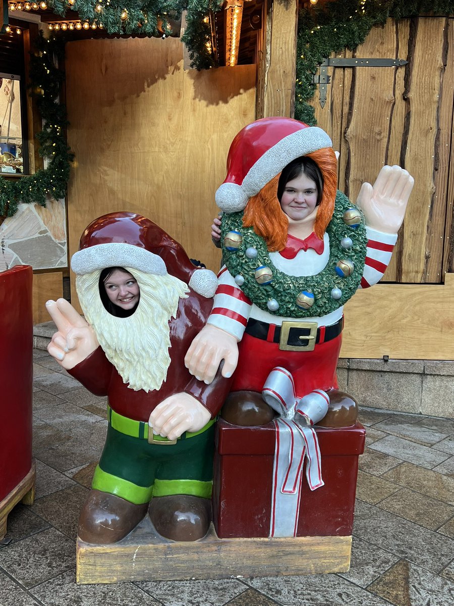 CWLC_MFLdept's tweet photo. Der Weihnachtsmarkt hat viel Spaß gemacht! Year 9 students @CWLCandSF had a great time experiencing this wonderful German tradition. As always, our students were a credit to the school. #TeamDeutsch https://t.co/wOYiFW1Jbc