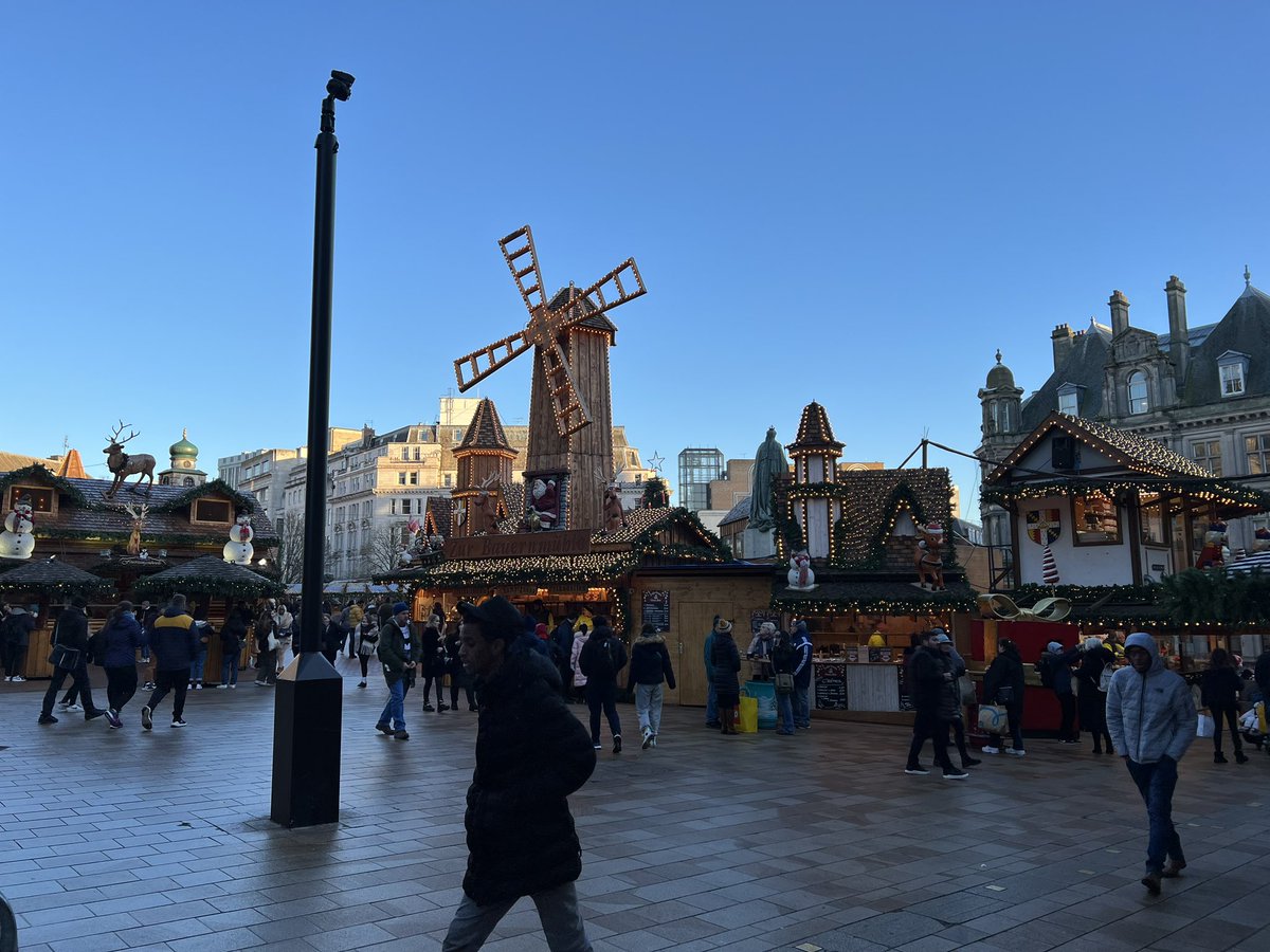 CWLC_MFLdept's tweet photo. Der Weihnachtsmarkt hat viel Spaß gemacht! Year 9 students @CWLCandSF had a great time experiencing this wonderful German tradition. As always, our students were a credit to the school. #TeamDeutsch https://t.co/wOYiFW1Jbc
