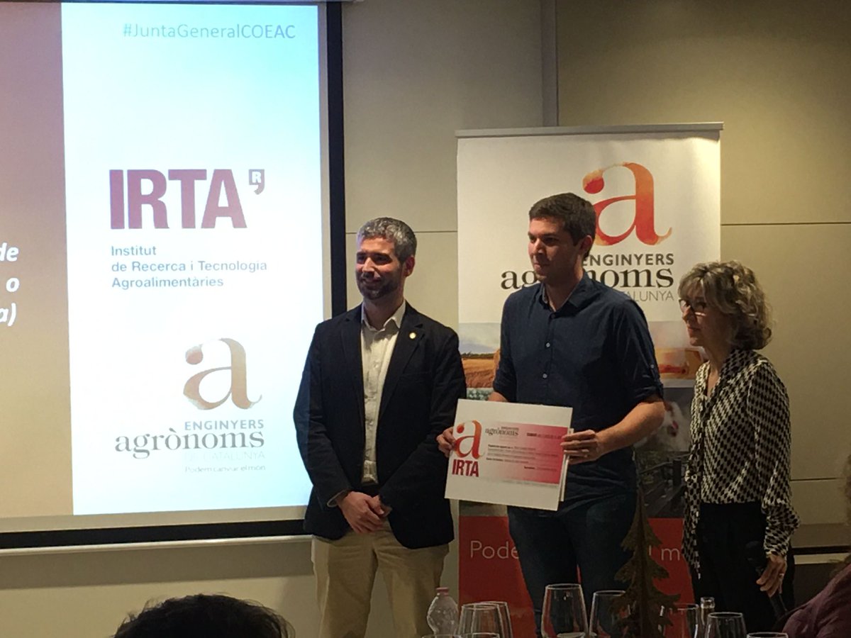 Enginyers Agrònoms de Catalunya (@eng_agronoms) on Twitter photo 🧑🎓 Montse Satorra de l'<a href="/irtacat/">IRTA</a> entrega al company Marc Cuesta Vendrell (<a href="/Mcuesta92/">Marc Cuesta Vendrell</a>) el V Premi d’Excel·lència al Millor Treball Final de Màster en #EnginyeriaAgronòmica
📷 A la foto, guanyador, representant de l'IRTA i vocal de Lleida <a href="/victorfalguera/">Víctor Falguera</a>
#JuntaGeneralCOEAC 🧑🎓 Montse Satorra de l'<a href="/irtacat/">IRTA</a> entrega al company Marc Cuesta Vendrell (<a href="/Mcuesta92/">Marc Cuesta Vendrell</a>) el V Premi d’Excel·lència al Millor Treball Final de Màster en #EnginyeriaAgronòmica
📷 A la foto, guanyador, representant de l'IRTA i vocal de Lleida <a href="/victorfalguera/">Víctor Falguera</a>
#JuntaGeneralCOEAC