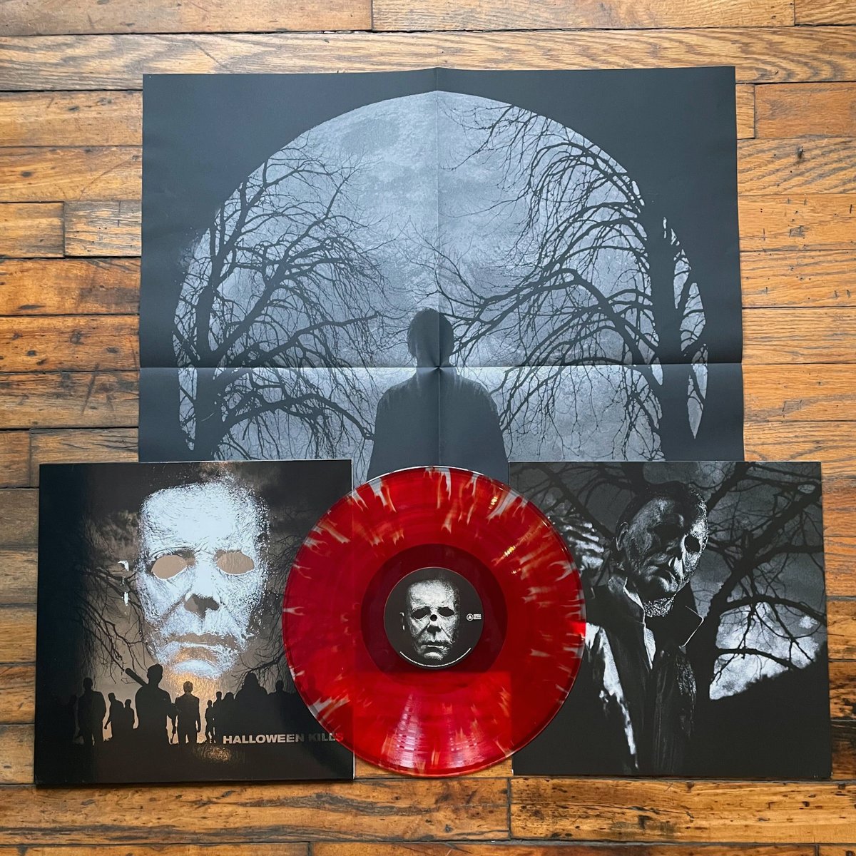 The art edition of @TheHorrorMaster @Ludrium and @DDaviesMusic soundtrack to Halloween Kills is out today! sacredbonesrecords.com/products/sbr26…