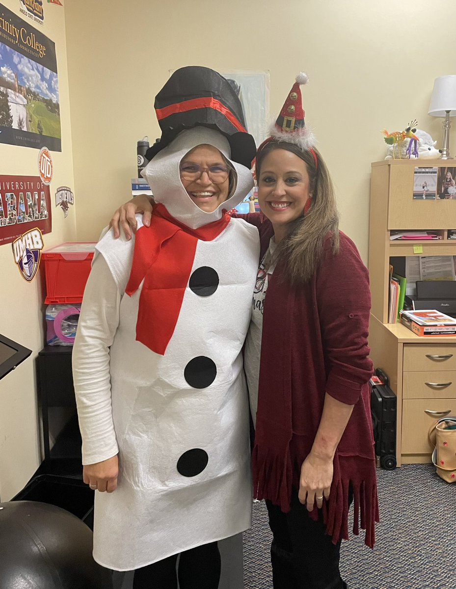 CounselingSvhs's tweet photo. SVHS Counselors, Nurse, Student Services are wishing you Happy Hollidays!!! @MrsAlvaradoSVHS @mwahl281 @DrChapmanCISD https://t.co/KMzfxwzxQn