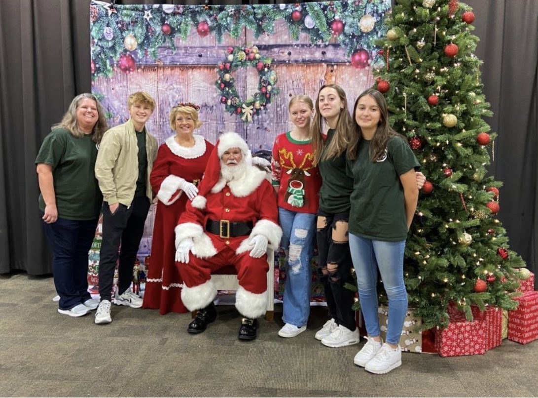 Thank you to all our Hoyas who worked behind the scenes for our annual Operation Christmas and to our other student groups who partnered to help local families in need. #HoyasGiveBack