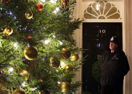DalbidEU's tweet photo. @PeterStefanovi2 It’s gonna be a Déjà vu Christmas. Still #NHS and #SocialCare being battered. Still state schools suffering. Still more workers using foodbanks. Still people drowning in the Channel. Still misleading Parliament and the People. Still blaming everybody else.  Still #Conservatives. https://t.co/vohnZTkRut