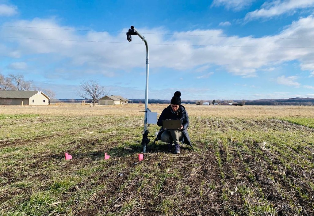KSU Soil Water Lab (@ksu_soilwater) on Twitter photo Getting ready for winter season:
✅ <a href="/nishadiniwasana/">Nishadini Widanagamage</a> soil sampling
✅ <a href="/Joaquin_Peraza/">Joaquin Peraza</a> working on CRONOS Station at Gypsum
✅ <a href="/SofiCominelli/">Sofi</a> measuring soil moisture Getting ready for winter season:
✅ <a href="/nishadiniwasana/">Nishadini Widanagamage</a> soil sampling
✅ <a href="/Joaquin_Peraza/">Joaquin Peraza</a> working on CRONOS Station at Gypsum
✅ <a href="/SofiCominelli/">Sofi</a> measuring soil moisture