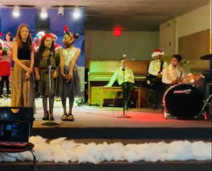 Celebrating the holiday season with a special Christmas musical celebration. Fantastic job from our students and our music teacher Mr. Garcia. 🎄❤️