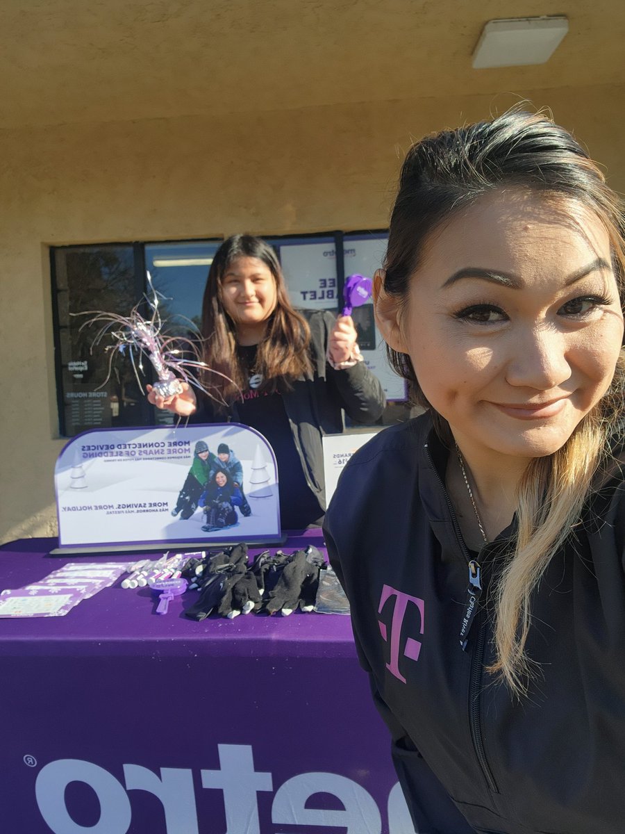 Out here with Yoacci at Total PCS Solutions. We are outside and having a blast celebrating our Amazing Promotions! <a href="/JamesLeeWW/">James Lee</a> @pete_villalba <a href="/cemelton23/">Carmen Melton</a> <a href="/CoachBookt3/">Booker Perry III</a> <a href="/_nmontalban/">Nicole Montalban</a> <a href="/Ariel_Aragon1/">Ariel Aragon</a>