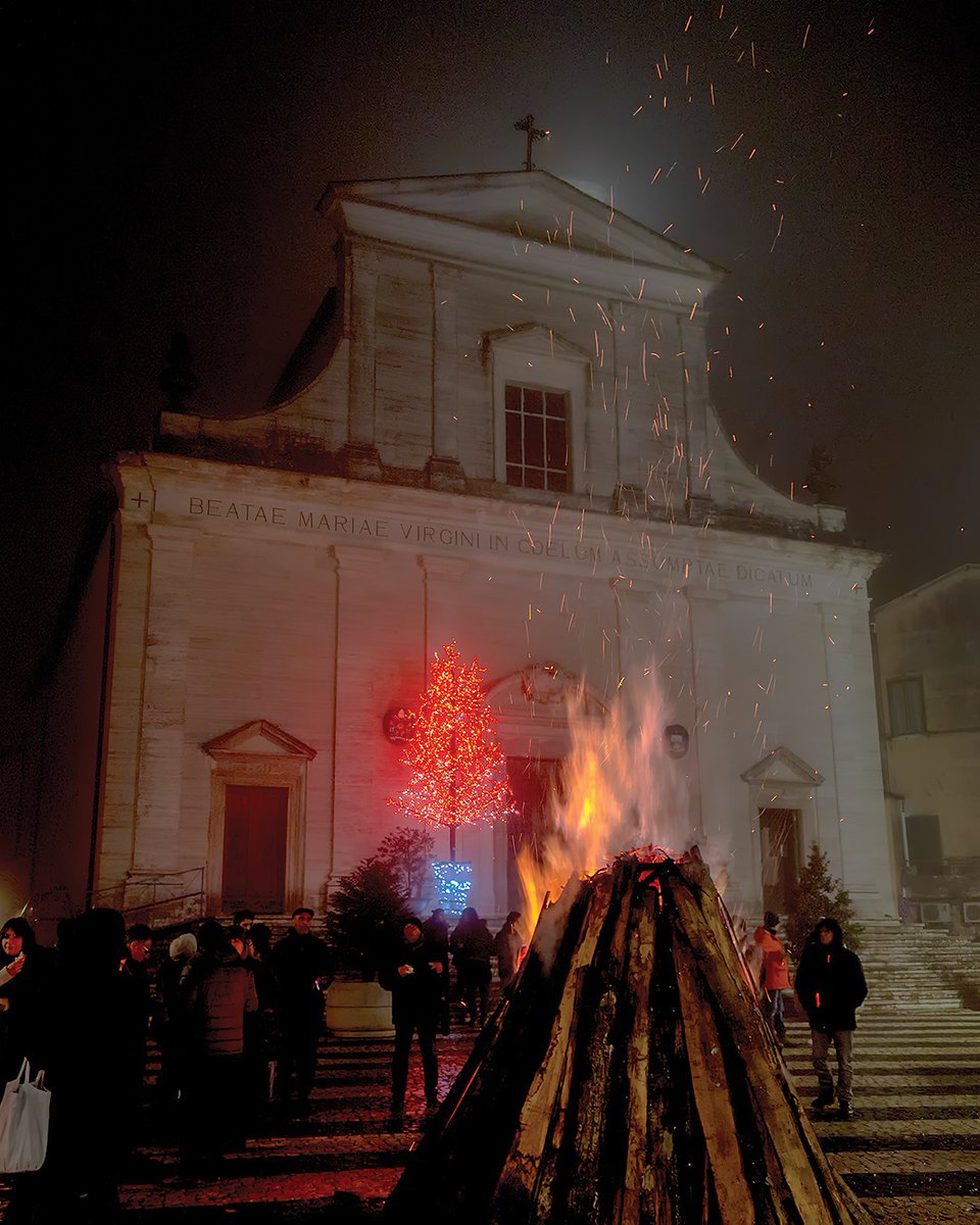 Le tradizioni della #Ciociaria, le tradizioni di #Frosinone: 'Gliə Fauonə' di Santa Lucia 🔥 

📍Frosinone (FR)
📸 Ferdinando Potenti 

#visitciociaria #visitlazio #visititaly #photographylovers #Italia #photographyislife #photographyart #photooftheday @ComuneFrosinone