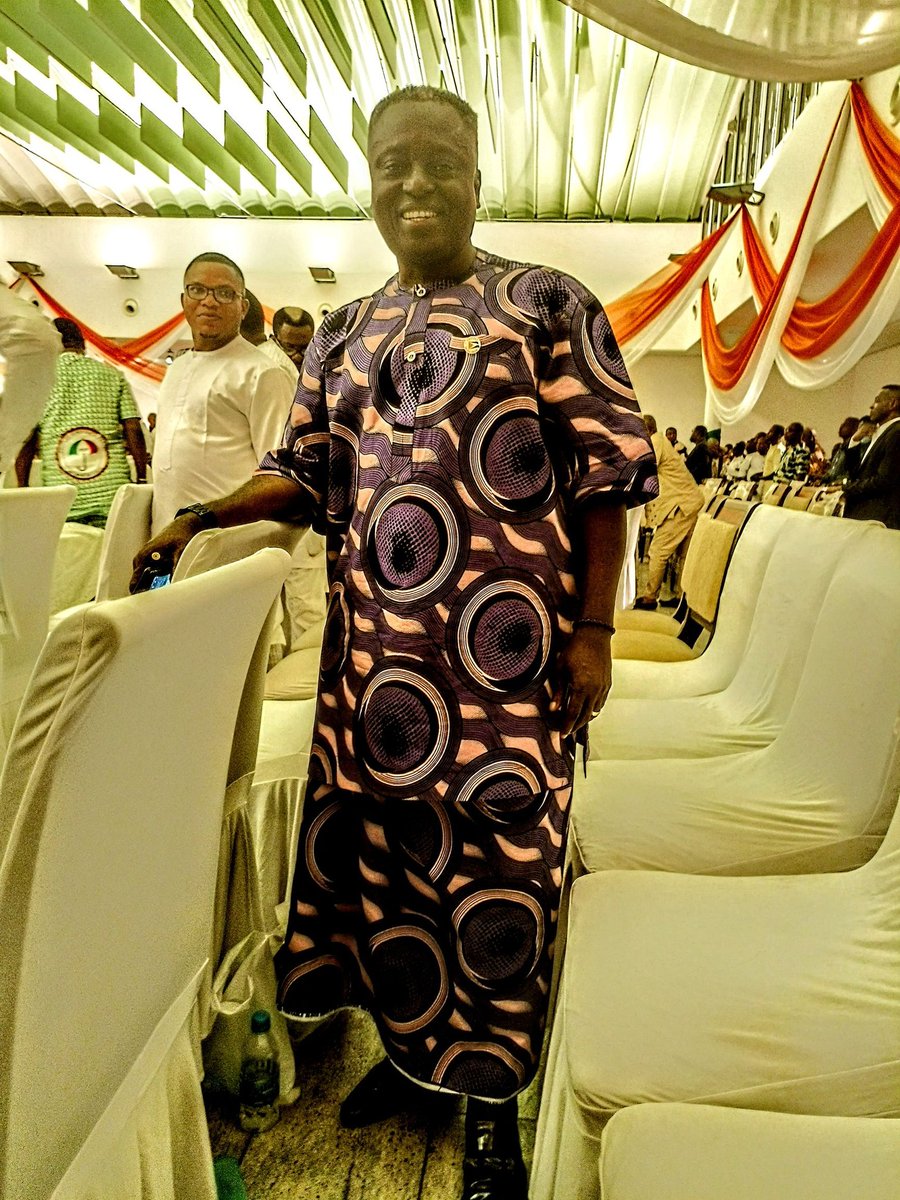 EmemIsongQota's tweet photo. This is Mr. Aniekpeno Mkpanang.

DESCRIBE HIM IN ONE WORD...

#AKCAROLSFEST2022 https://t.co/aAtibW3PBm