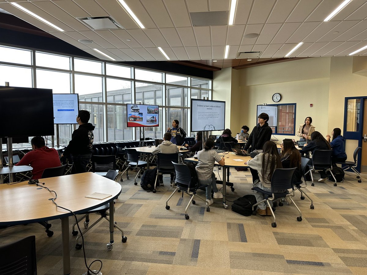 Leyden’s 1st Annual US History Fair was a great success! Students researched and presented on a topic of their choosing! We saw everything from John Wayne Gacy to the Chicago <a href="/Cubs/">Chicago Cubs</a>! <a href="/leydenpride212/">Leyden High Schools District 212</a> #LeydenPride