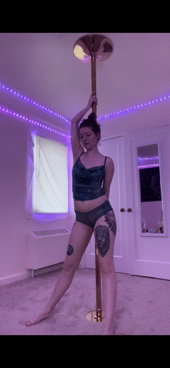 MisslionessVIP's tweet photo. Lights, camera, pose 📸 #camera #onlyfans #seller #pole #dance #pose https://t.co/Tj5gjUY1Sl