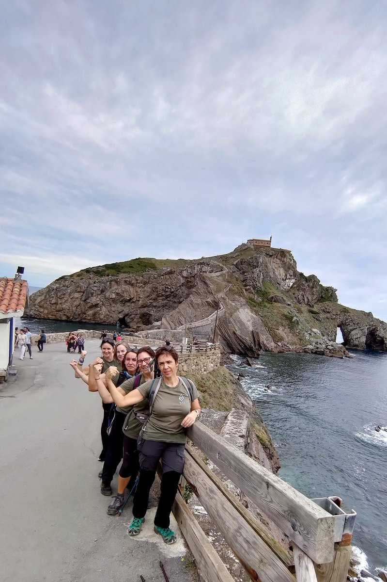 MyPeakChallenge's tweet image. "French Peakers flexing before climbing the 241 stairs to San Juan de Gaztelugatxe!" - Gégé 💪⛰

#MPC #MPC2022
#FlexFriday
#MyPeakChallenge
#SamHeughan