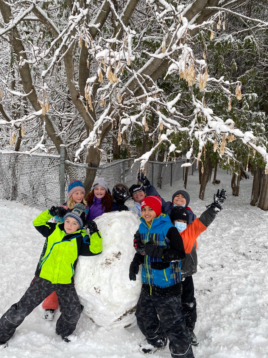 JuneauGr3's tweet photo. Talk about collaboration!! All the grade 3s and a gr 2 class combined to create an epic fort and some even made a snowman. #ocsbDL https://t.co/hJr6RuQ8MH