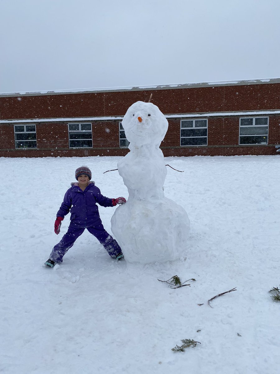 JuneauGr3's tweet photo. Talk about collaboration!! All the grade 3s and a gr 2 class combined to create an epic fort and some even made a snowman. #ocsbDL https://t.co/hJr6RuQ8MH