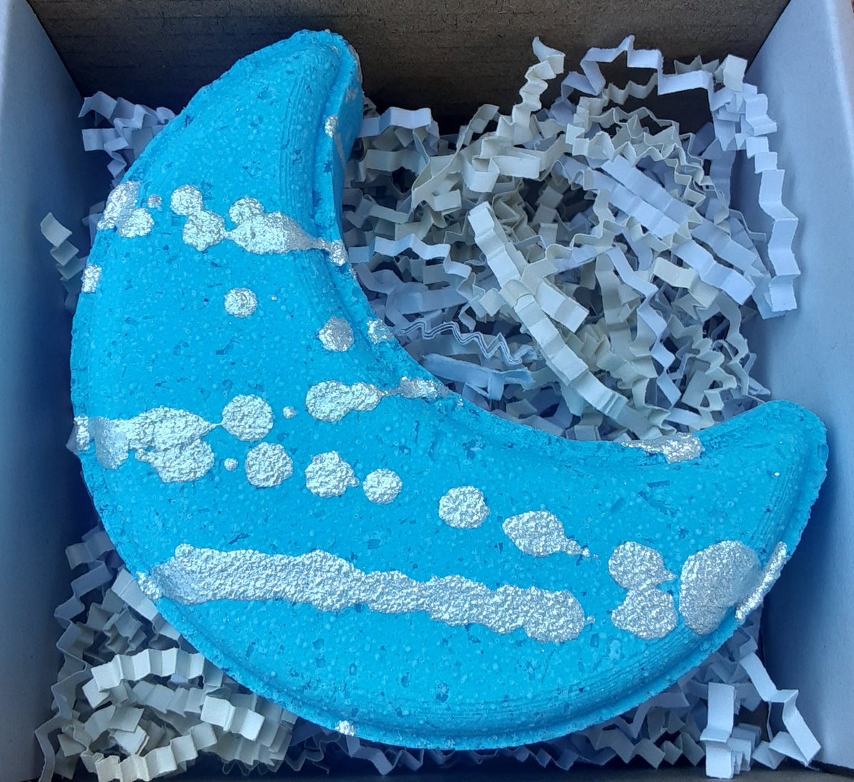 Crescent Moon Bath Bomb
 #bath #Crescent #bomb #moon #gift #SimpleMadeCreationCo #EtsyEmail

👉etsy.com/listing/129473…