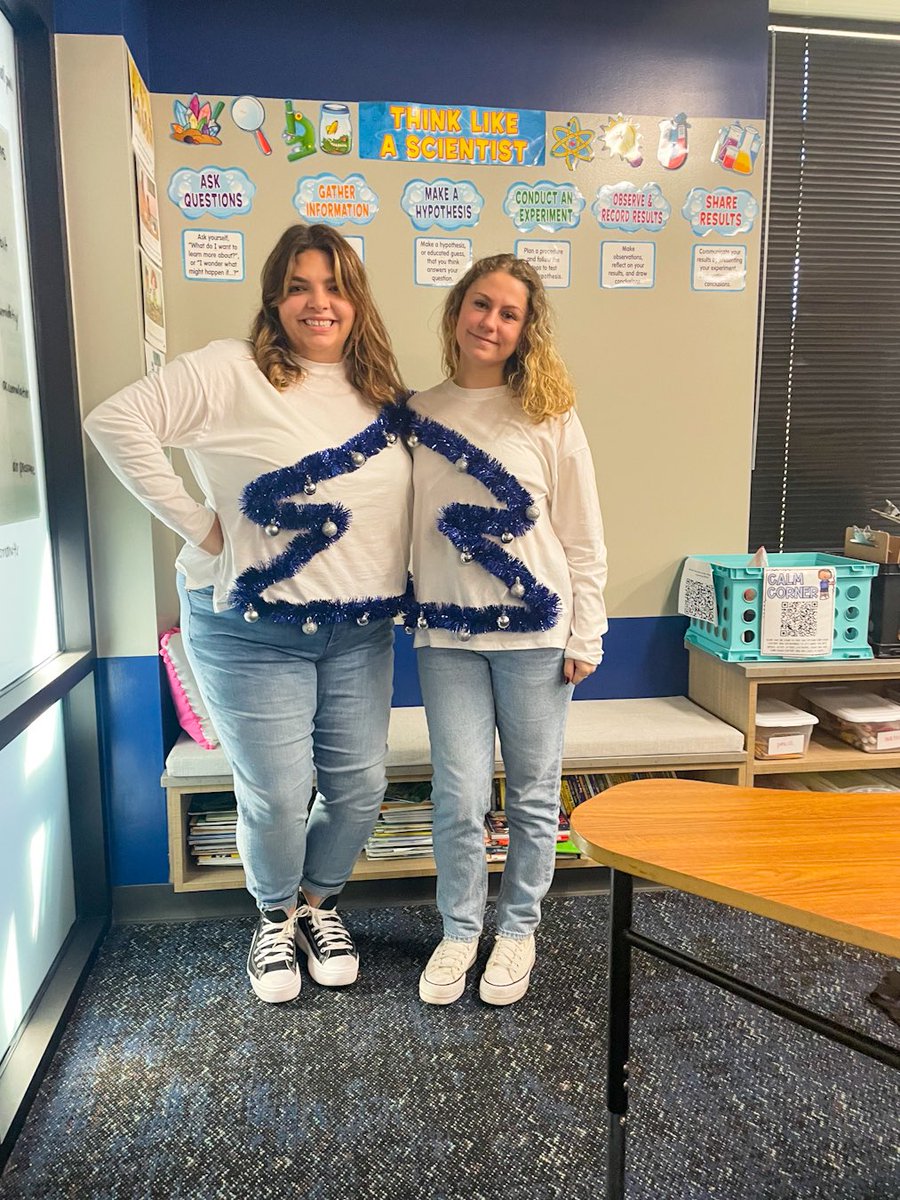 when it’s christmas break!! 💙🤍 twinning with the best partner yesterday