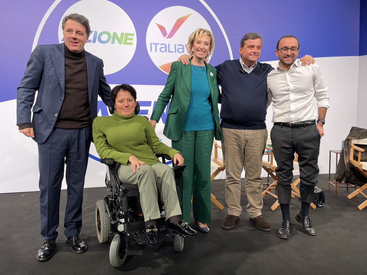 Oggi a #Milano per aprire la campagna elettorale #Lombardia2023. Dimostriamo insieme che non si vota in base allo scudetto che uno ha sul petto, ma per competenza e serietà. Il #TerzoPolo è con <a href="/letiziamoratti/">Letizia Moratti</a>.