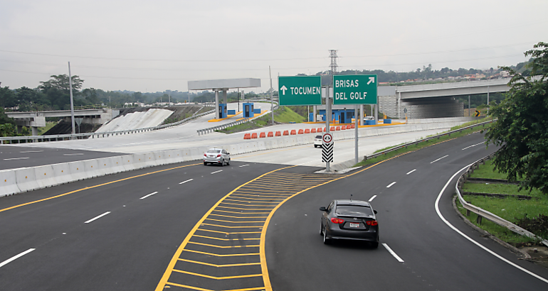 ATTTPanama's tweet image. La velocidad es considerada comúnmente como uno de los factores más determinantes en los accidentes con víctimas.

📌Con el aumento de la velocidad disminuyen las posibilidades de recuperación del control de un vehículo.

📌La gravedad de un accidente, aumenta con la velocidad.