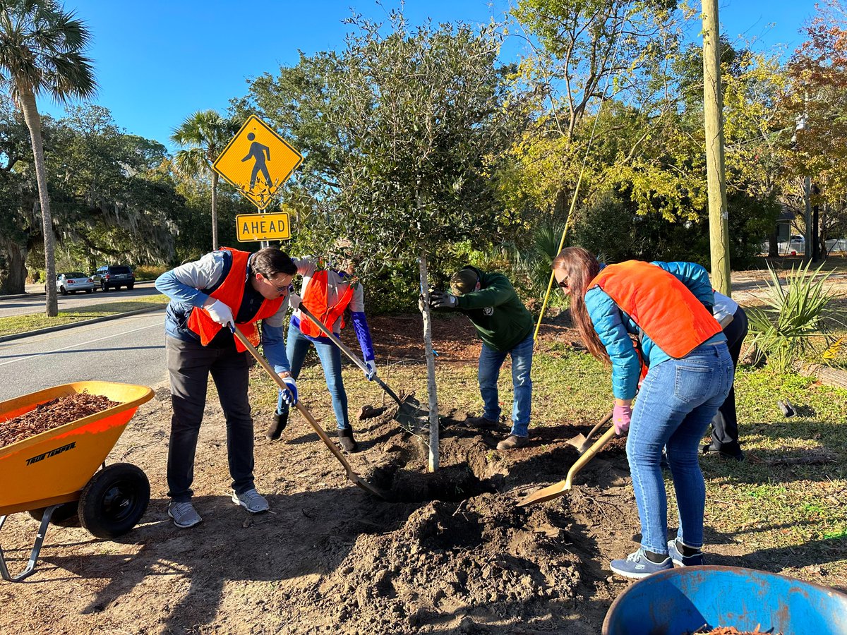 As a Team Member, I am inspired to give back and share HGV’s spirit of service. Together with @arborday, our Charleston Team Members planted 13 trees in Hampton Park to enhance and improve the city. #HGVEmployee #HGVServes #ArborDay my.hgv.com/3HHNXnI