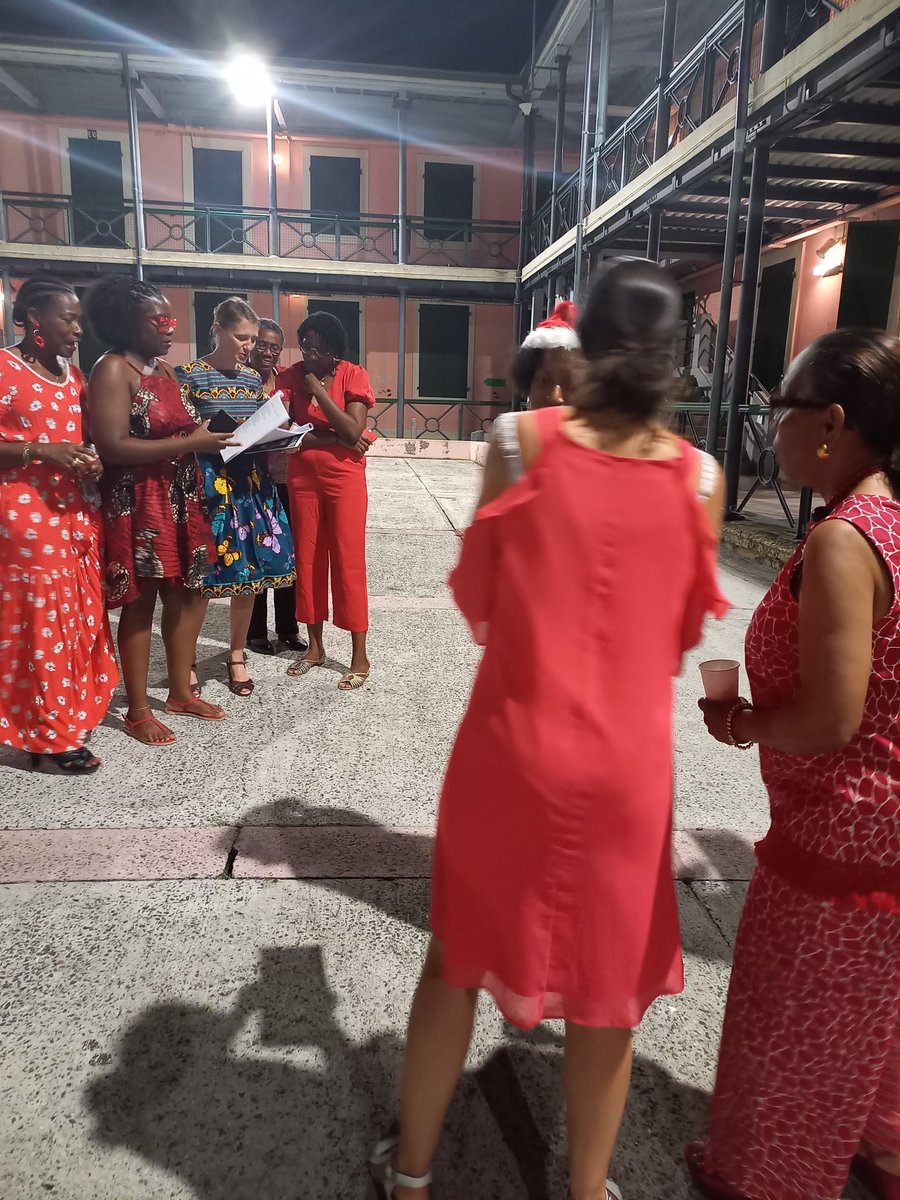 Toute l'équipe du lpo carnot vous souhaite de bonnes vacances et de belles fêtes.