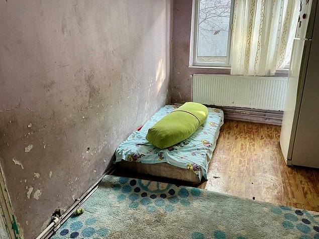 Çaldıklarının zekâtını verseler ülkede aç kalmaz. 6 yasındaki çocuk yetersiz beslenmeden bugün vefat etti.. tüm küfür ve beddualar yetersiz size
#bunadamısusalım