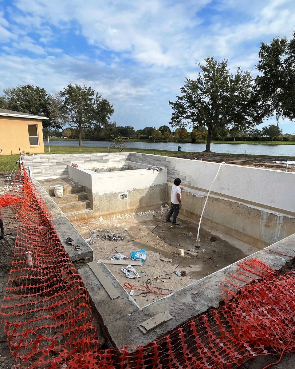 It’s a beautiful day for tiling! 😎
#Pool #poolbuilder #pooldesign #custompools #wintergardenpools #orlandopools #wintergarden