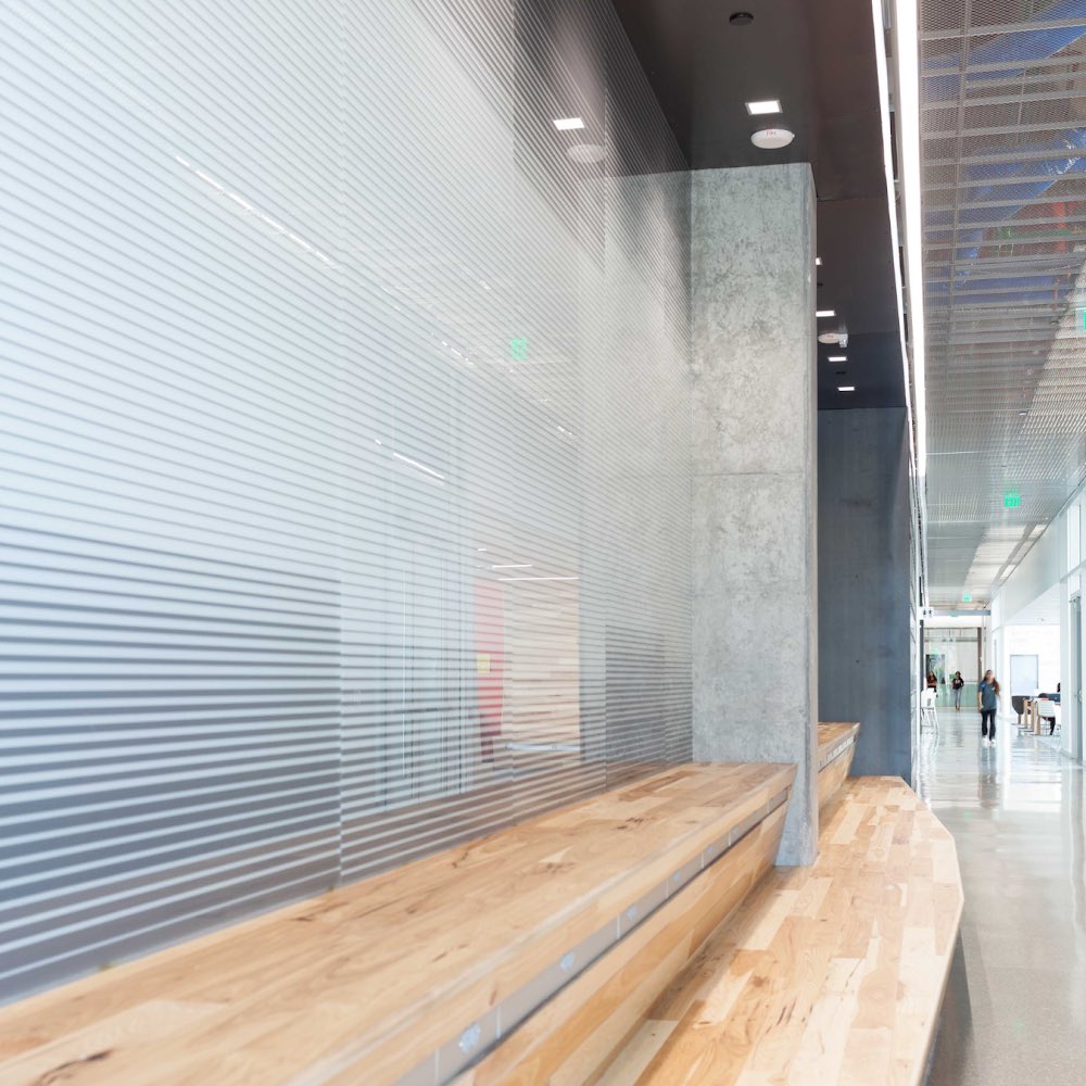 ClarusBoards's tweet photo. When it comes to work spaces, we think outside of the cubicle. Whether it be grand entrances, office hallways, or even break areas, elevate your space with eye-catching glass design.  

#Glassboards #GlassDesign #OfficeDesign #InteriorDesign #ArchitectureDesign https://t.co/qLOFcQN1Un