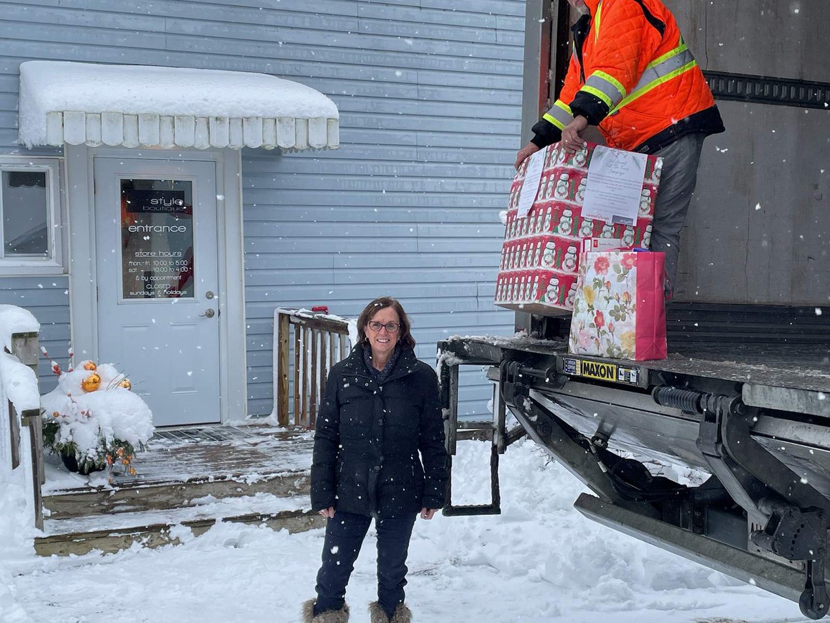 StyleBoutiqueON's tweet photo. Thank you 🙏❤️ to everyone that donated non perishable food items🥫 to Central Smith's Fill The Truck Campaign for Kawartha Food Share! Such a great cause!
#kawarthafoodshare #fillthetruckcampaign #centralsmith #styleboutique https://t.co/qPC5DrFsuu