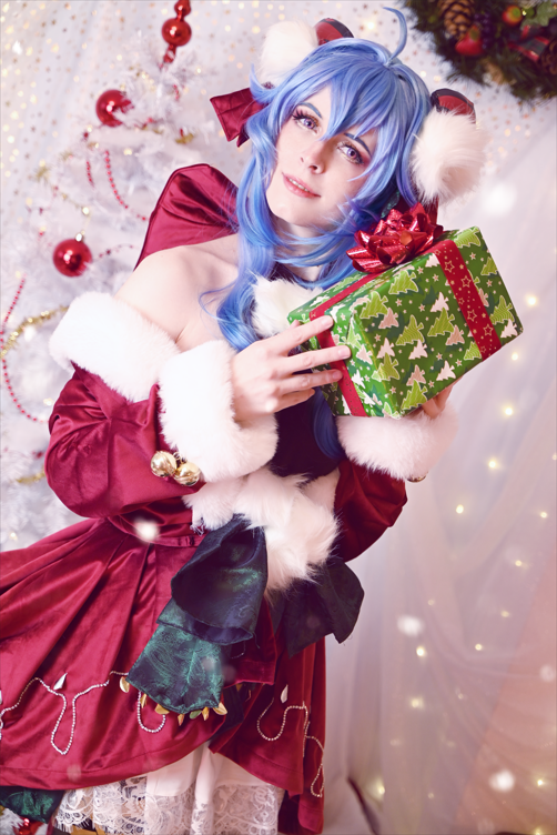 Katti_Choco's tweet photo. Today we start the christmas coutdown <3
next week on saturday is christmas!!!!

I had a rly nice christmas shooting with my friends and I did the Gany Cosplay form the artwork of @jennygin2 !!

I love the art of the christmas and halloween ver. !
a rly nice artist!!! https://t.co/mE37ZMn0aQ