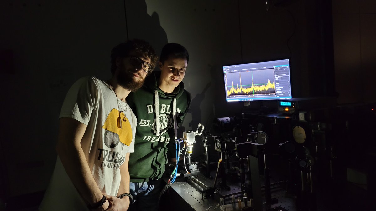 nanolab_polimi's tweet photo. 🔬 #NanoLabResearch | 1/2 The spectral guys of the #EspLORE team from #NanoLab are collecting UV resonance #Raman spectra of #polyynes at the #IUVS beamline at @elettrasincro, catching the vibrational and optoelectronic properties of these outstanding molecules. https://t.co/JDLb8j8UQo