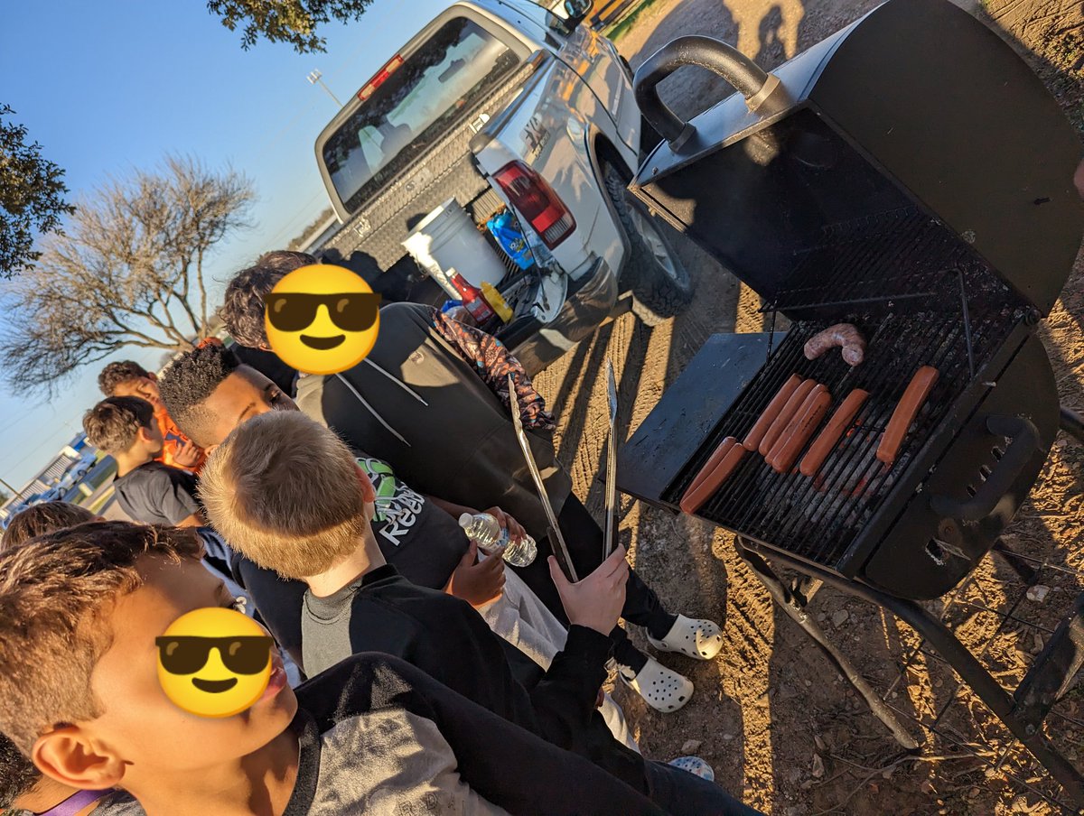 MrHistory123's tweet photo. Teaching young men how to grill, respect a fire, and the importance of being a provider. ๐ #DapperDudes https://t.co/sExE36fYTm