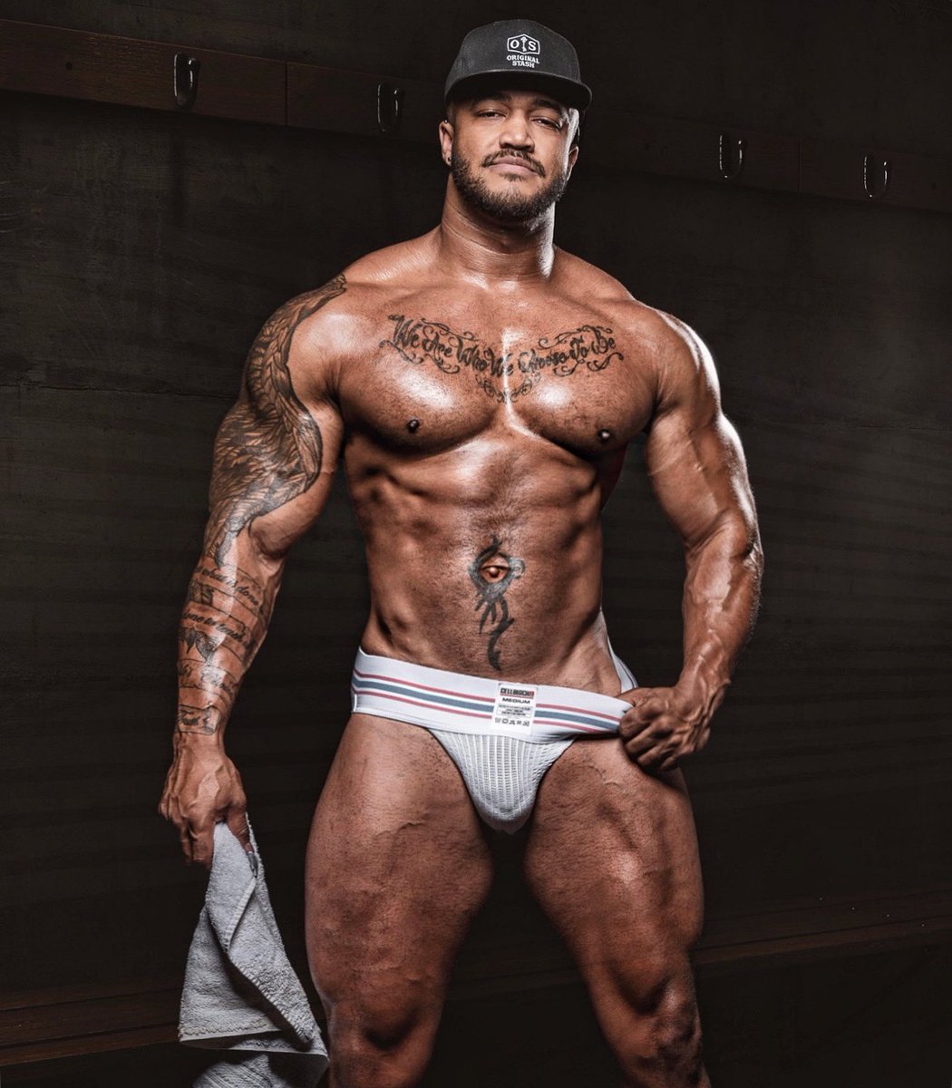 Jason Vario (280K) on Twitter: "RT @JasonVarioXXX: Where’s my towel boy