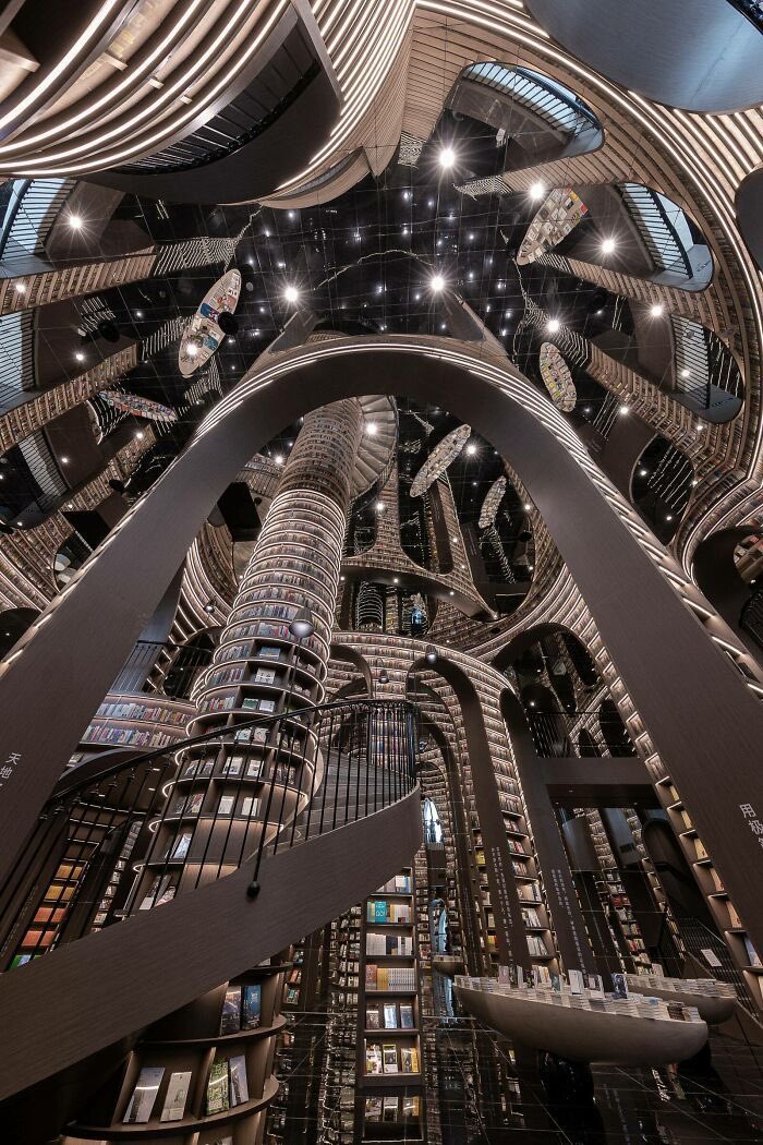 bookpoets's tweet photo. I need to visit the Dujiangyan Zhongshuge bookstore in China before I die https://t.co/tQgGv9LBjI