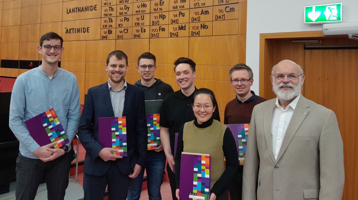 Beim Weihnachtskolloquium des GDCh-OV Kiel wurden gestern die besten Absolvent:innen der Studiengänge Chemie und Wirtschaftschemie durch den OV-Vorsitzenden Prof. Dr. Ulrich Lüning ausgezeichnet. Wir gratulieren!🥇🎇(Details s. Bildbeschreibung)