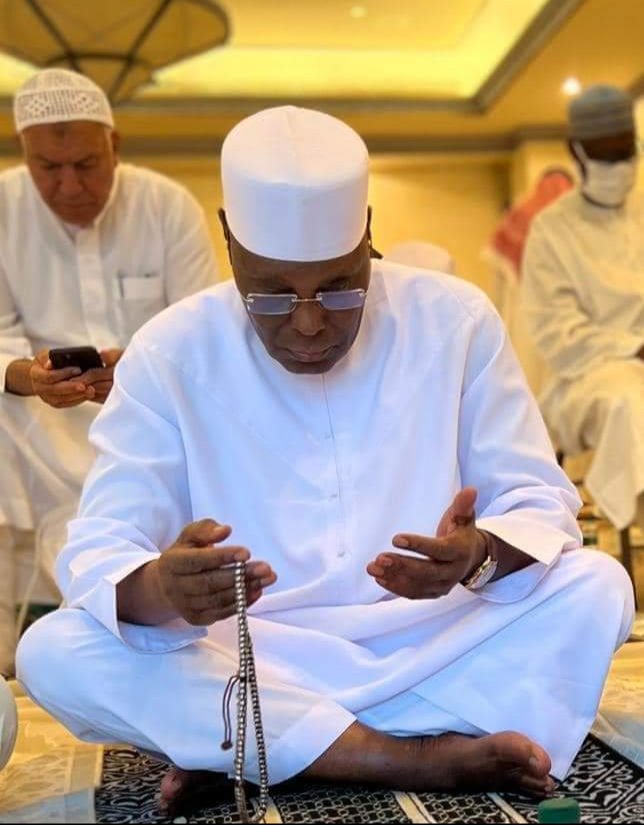 AWaziri7's tweet photo. Alh Atiku Abubakar, Allah yama Shugaban kasan Najeriya cikin sauki albarkacin shugaban halitta Sallallahu alaihi wa sallam.. 👏 https://t.co/qABCosPigi