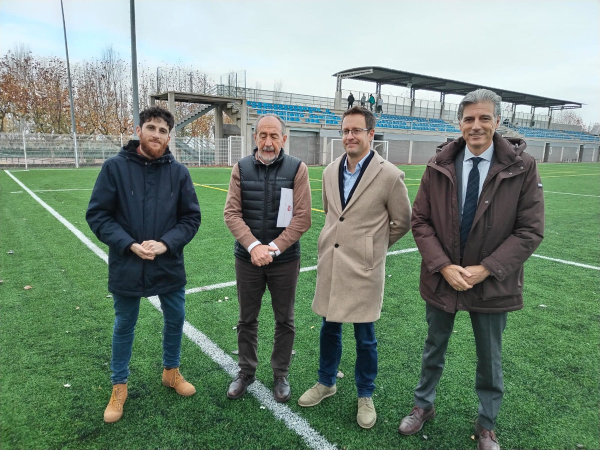 ⚽🤝🏼Esta mañana hemos recibido la visita de <a href="/PacoDiezRFFM/">Paco Díez</a> <a href="/Gallardo7Jose/">José Gallardo</a> <a href="/RFFM_oficial/">RFFM</a> en #Algete

Renovamos y reforzamos nuestra colaboración, acogiendo la sede de Benjamines e Infantil femenino.

Gracias por el apoyo!

#AlgeteEsDeporte
#AlgeteActivo🧡
#AlgeteSeMueve💚
