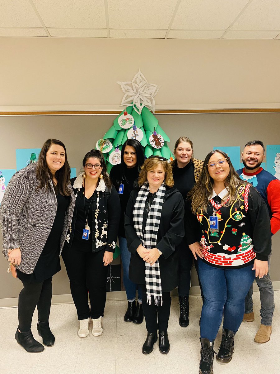 iInstructIrving's tweet photo. Our Secondary RLA team and @IrvingLibraries had so much fun at the @deZavalaMS LIFE Polar Express Diner! We left with full hearts and bellies after 5-star service from these amazing students! 🚂❄️🎄❤️ https://t.co/ICuQT1UCMI