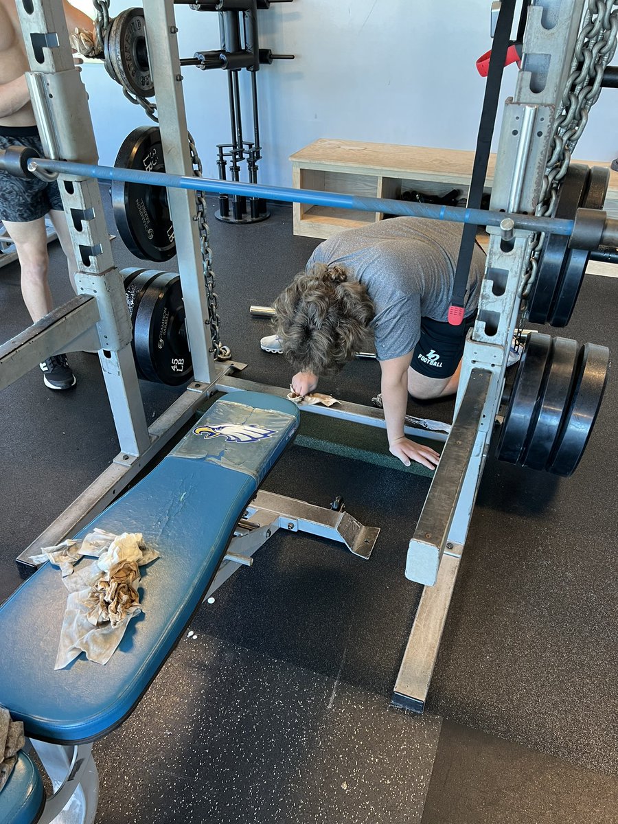 CoachHGonzales's tweet photo. Cleaning Day at @LiveOakFB  #DoTheWork https://t.co/oTkWAL4U4g