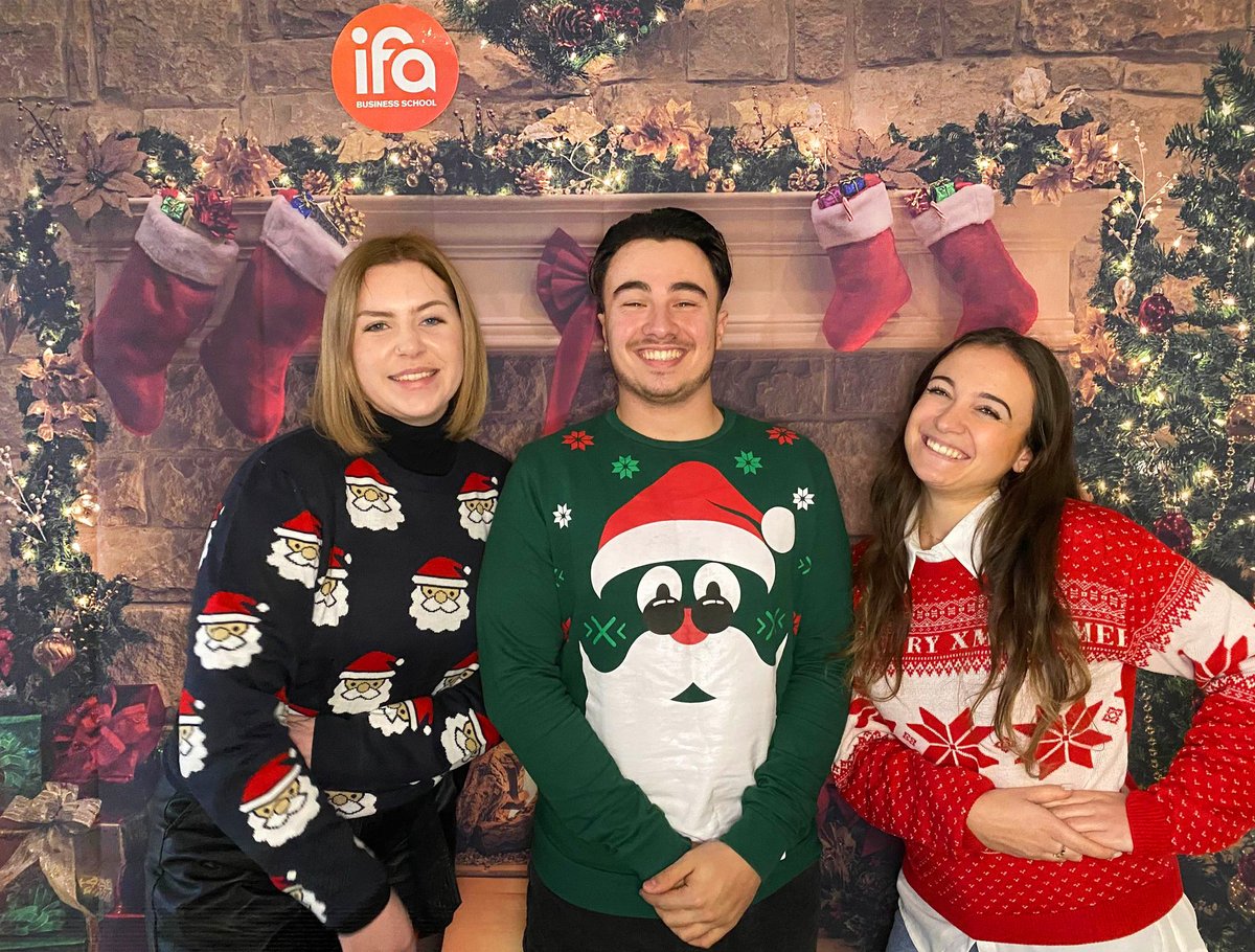 IFA_BS's tweet photo. C'est la journée internationale du pull de Noël ! 🧶

Nos stagiaires ainsi que toute l'équipe IFA ont sorti leurs plus beaux pulls de Noël pour cette journée spéciale. 🎅

Pour découvrir les plus beaux pulls 👉 https://t.co/2uV8KzJ1gu https://t.co/Glza1uPhwk