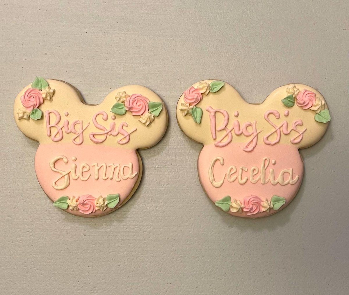 Cookiebaker219's tweet photo. Absolutely loved creating this set for the upcoming arrival of a sweet baby girl! 💗 She’ll be joining her two sweet big sisters! 🥰 #sugarcookies #babygirlcookies #customsugarcookies https://t.co/GOi0u6HM8u
